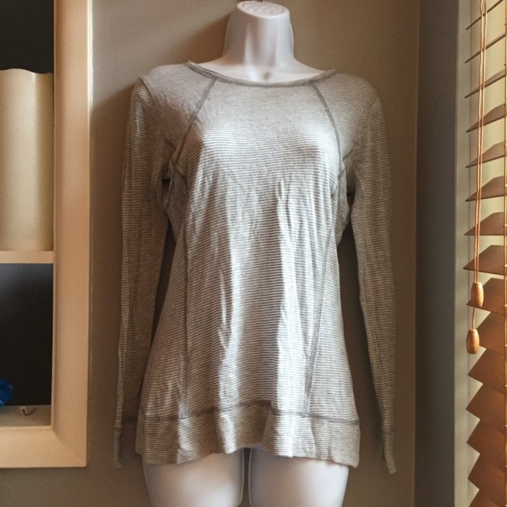 CABi LONG SLEEVE GREY AND WHITE STRIPED TOP SIZE S